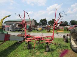 NH 163 Hydraulic-Fold Tedder