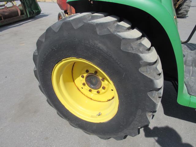 JD 3320 w/JD 300CX Ldr, ROPS, 4WD, 1629 Hrs.