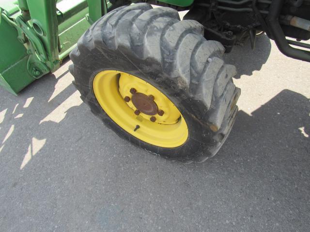 JD 3320 w/JD 300CX Ldr, ROPS, 4WD, 1629 Hrs.