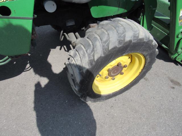 JD 3320 w/JD 300CX Ldr, ROPS, 4WD, 1629 Hrs.