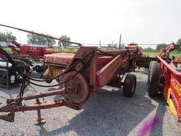 NH 273 Baler w/ Kicker