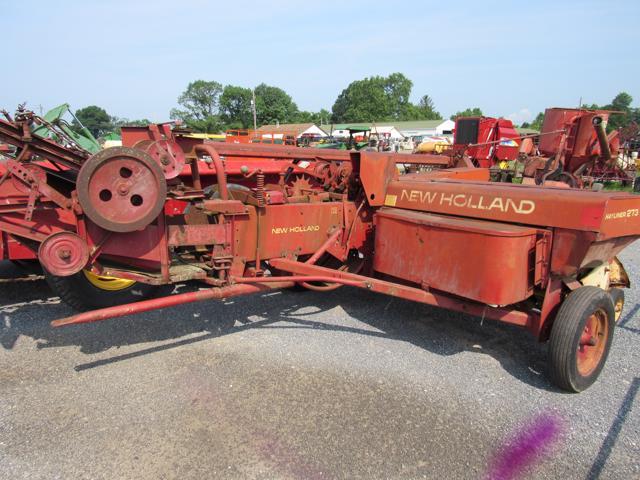 NH 273 Baler w/ Kicker