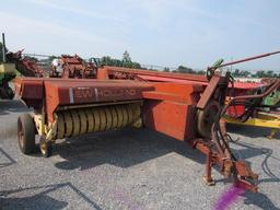 NH 273 Baler w/ Kicker