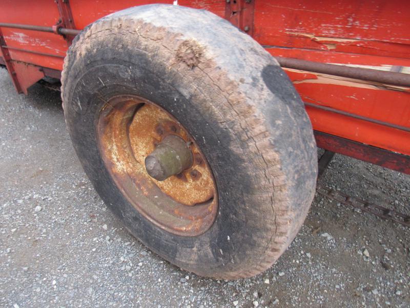 New Idea 214 PTO Drive Manure Spreader