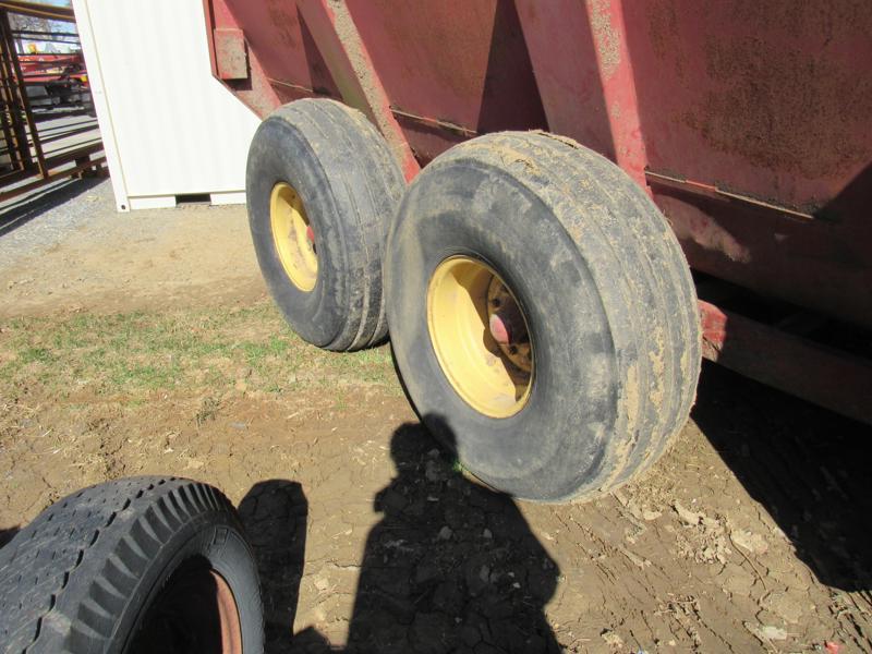 NH 3110 Manure Spreader