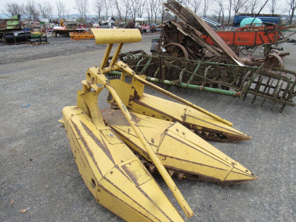 NH 824 Corn Head