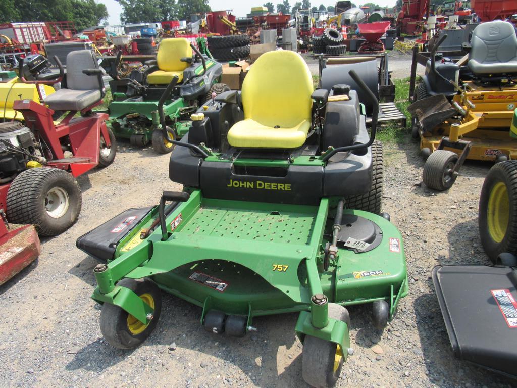 JD 757 Riding Mower w/ 60" Deck