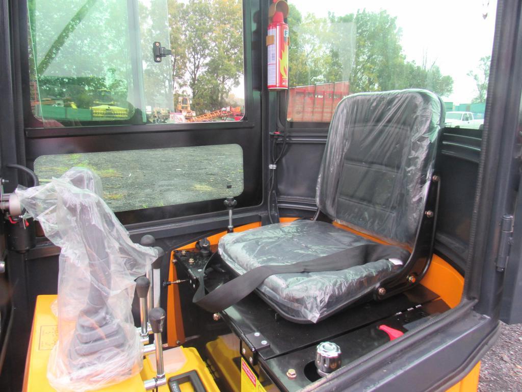 Miva VA13C Mini Excavator w/Cab & Thumb