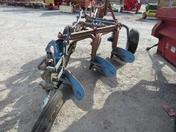 IH Model 16 3B Pull-Type Plow