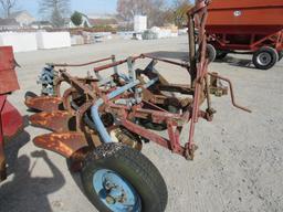 IH Model 16 3B Pull-Type Plow