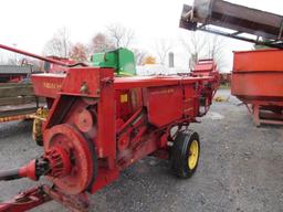 NH 276 Square Baler w/Thrower