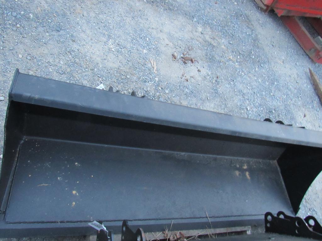 FEL Bucket 72" Pin-On Style