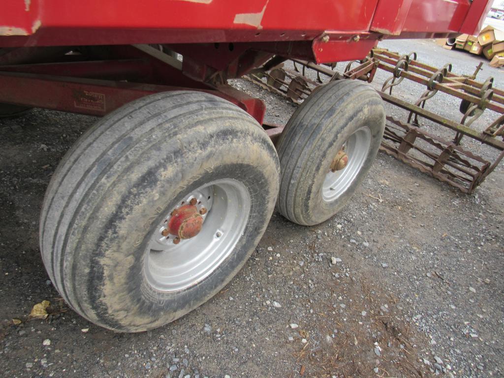 Miller Pro 5100 Silage Wagon