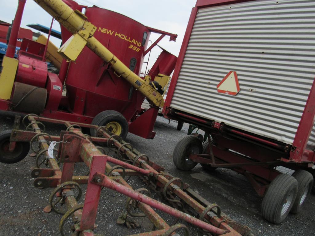 Miller Pro 5100 Silage Wagon