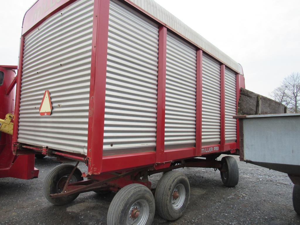 Miller Pro 5100 Silage Wagon