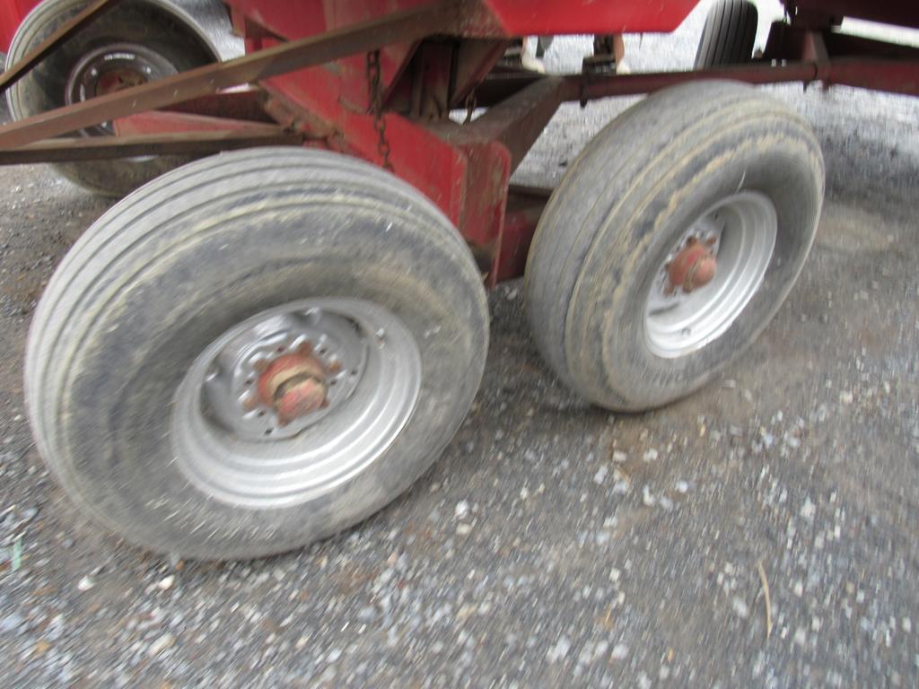 Miller Pro 5100 Silage Wagon