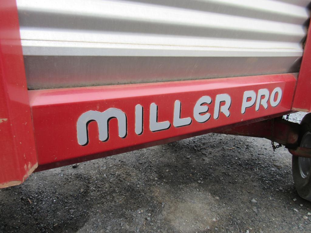 Miller Pro 5100 Silage Wagon