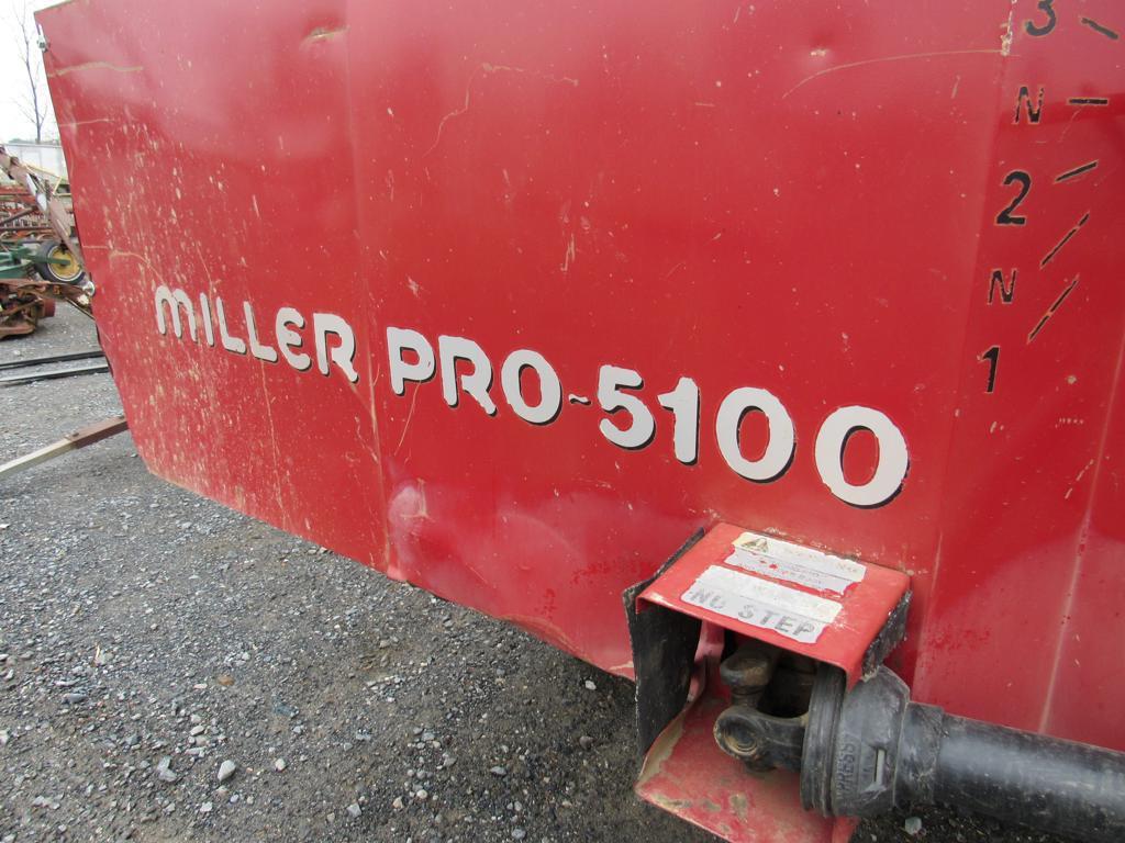 Miller Pro 5100 Silage Wagon