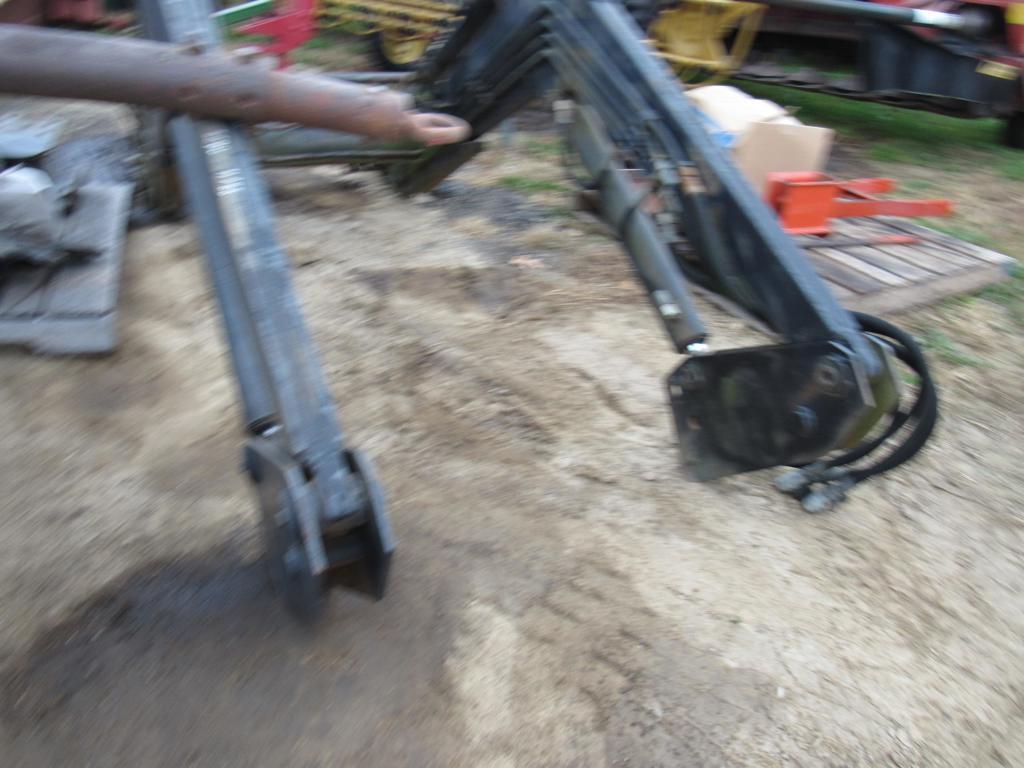Alo Quicke 415 Loader w/ Bracket