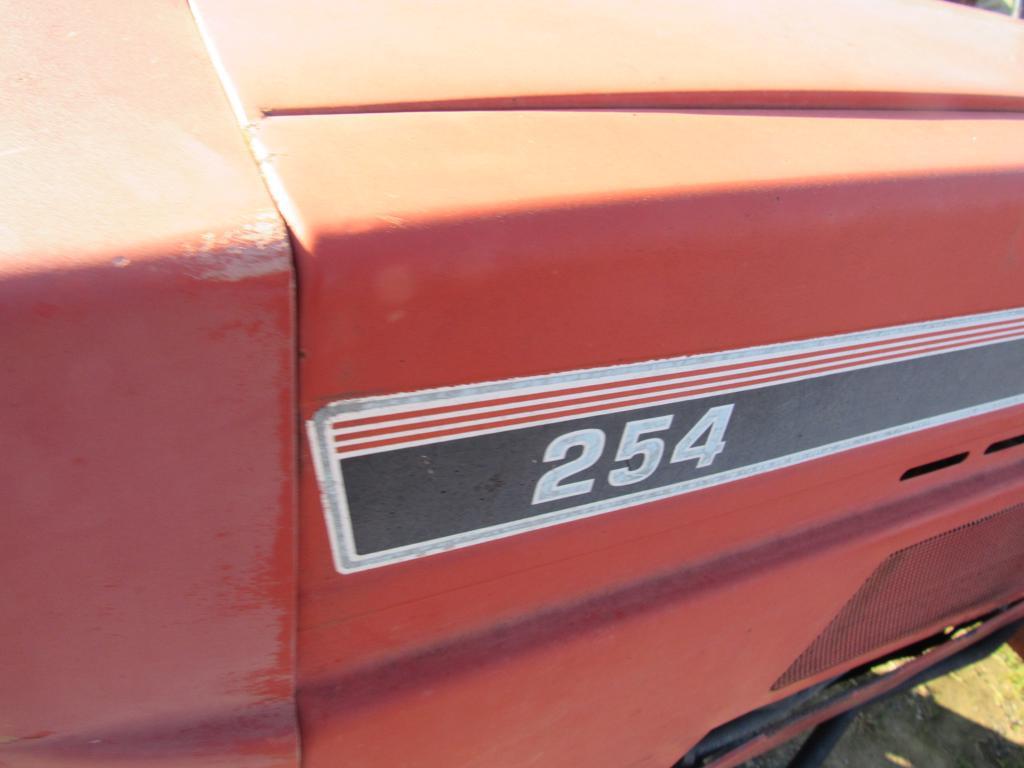IH 254 Tractor (new clutch)