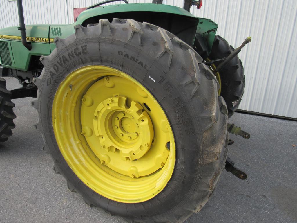 JD 5500 Tractor, 4x4, ROPS, Canopy