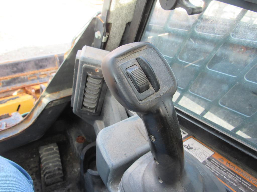 JD 330G SSL, EROPS, H-A/C, Joystick Controls
