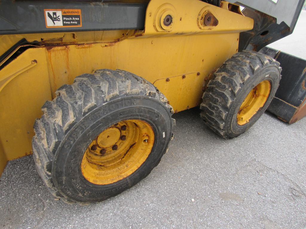JD 330G SSL, EROPS, H-A/C, Joystick Controls