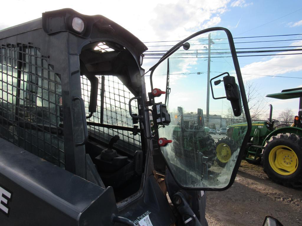 JD 330G SSL, EROPS, H-A/C, Joystick Controls