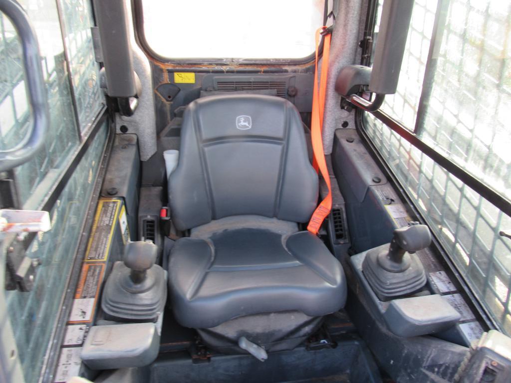 JD 330G SSL, EROPS, H-A/C, Joystick Controls