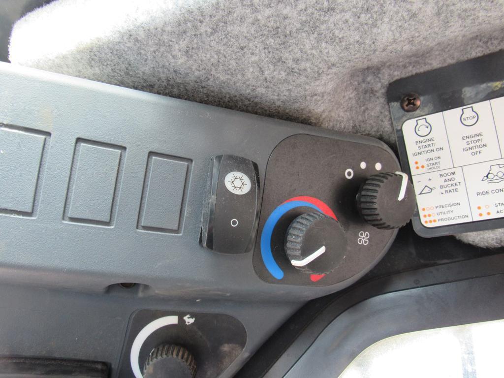 JD 330G SSL, EROPS, H-A/C, Joystick Controls