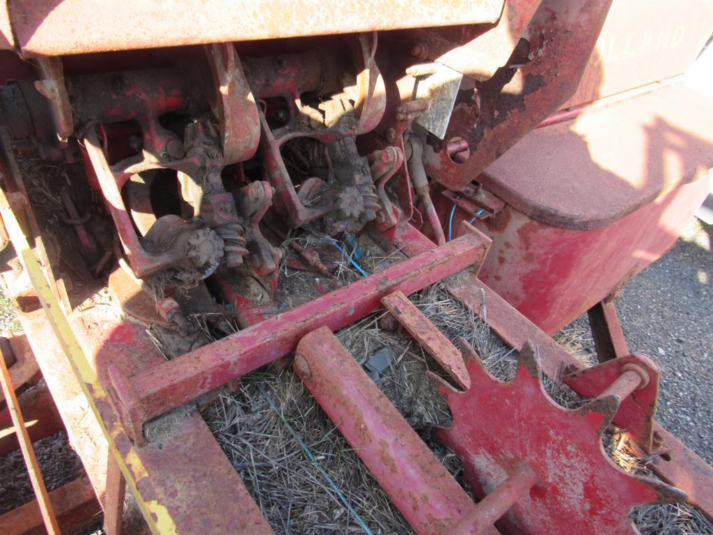 NH 275 Baler w/ Thrower