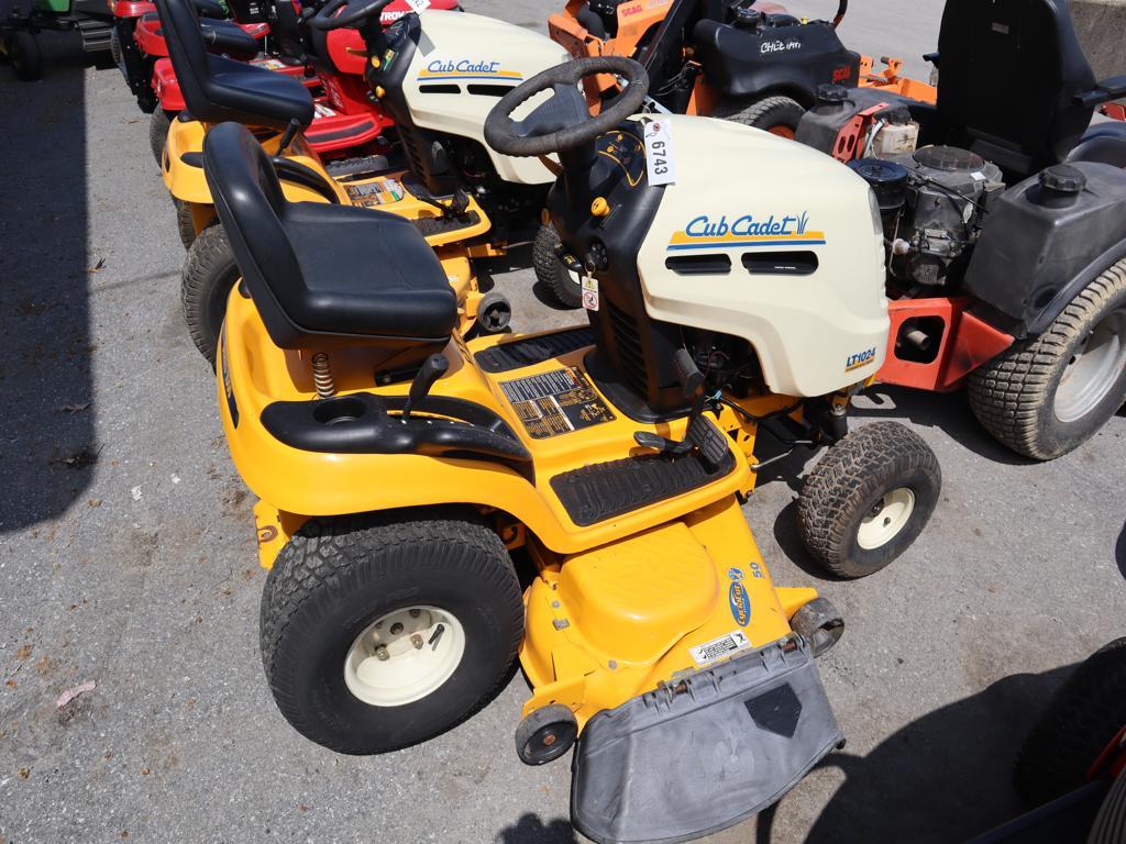 Cub Cadet LT1024 Riding Mower