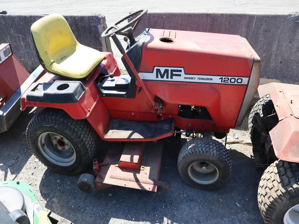 MF 1200 Garden Tractor w/ Deck (non-running)
