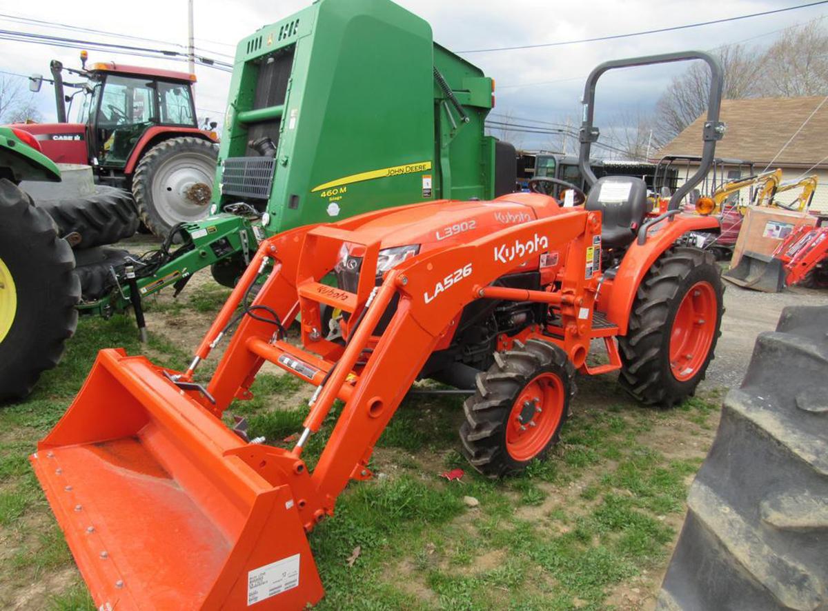 Kubota L3902HST 4WD Utility Tractor,