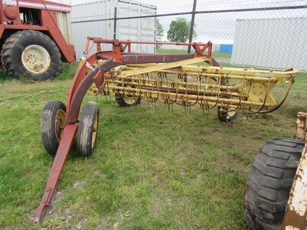 NH 256 Rake w/ Dolly Wheel