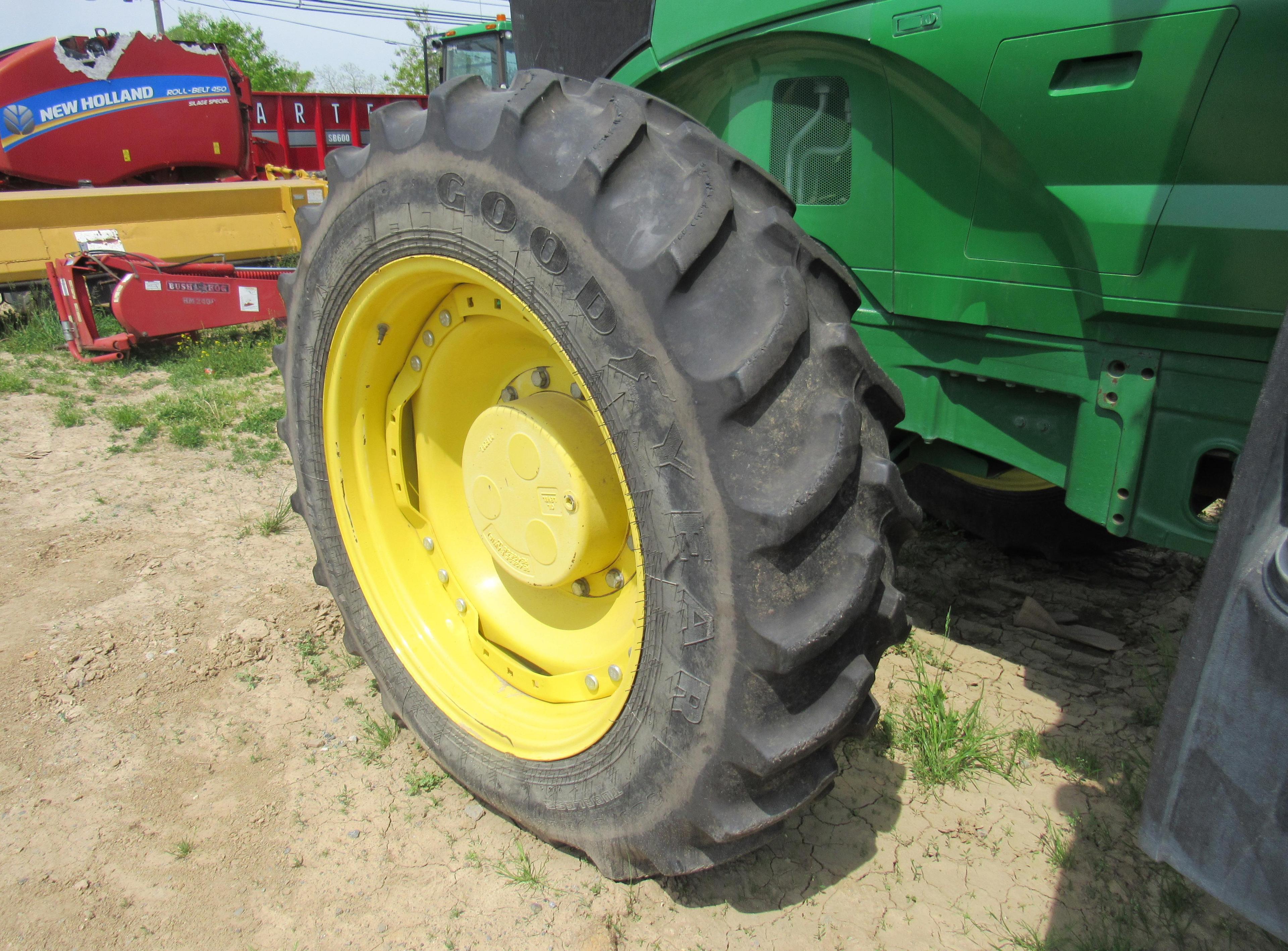 JD 7210R Tractor,Cab,4x4,Duals,6621 Hrs Showing