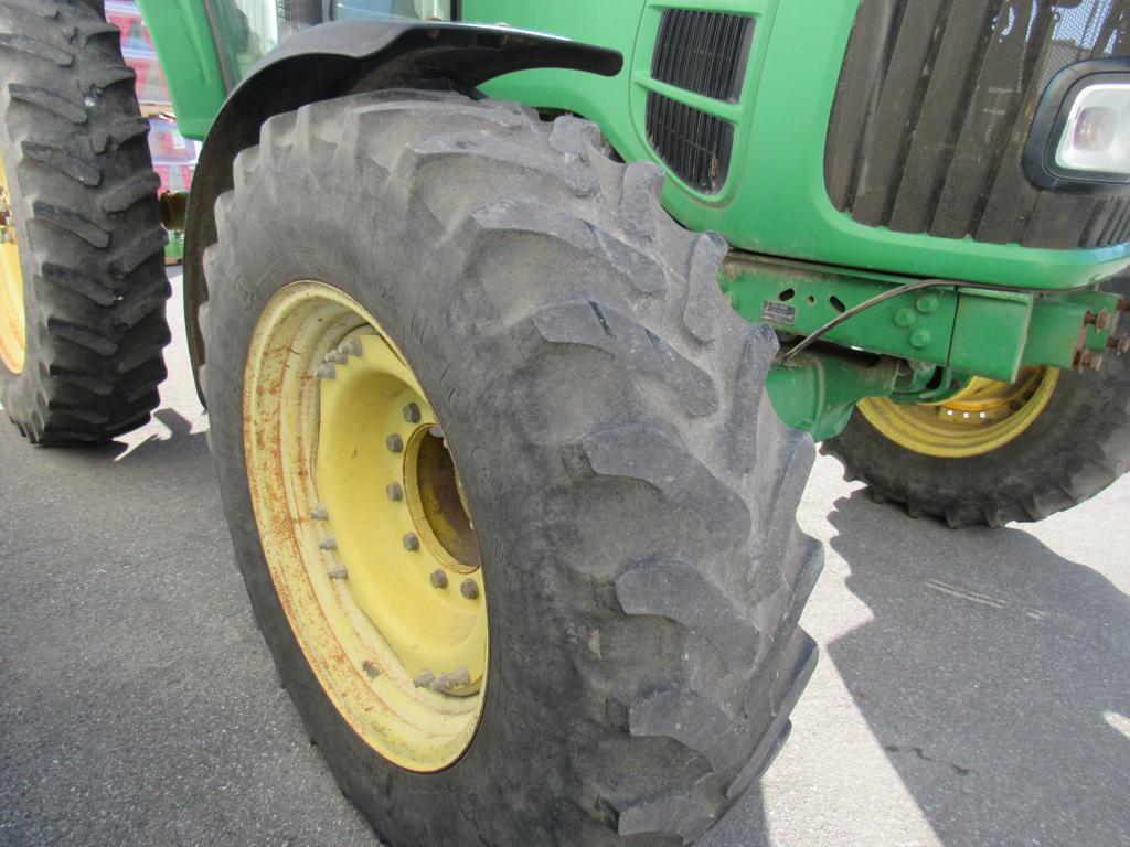 JD 7230 Premium 4x4 w/Cab, Dsl, LHR