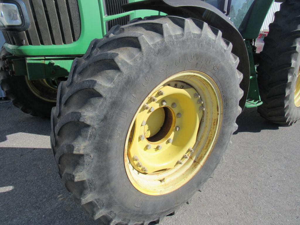 JD 7230 Premium 4x4 w/Cab, Dsl, LHR