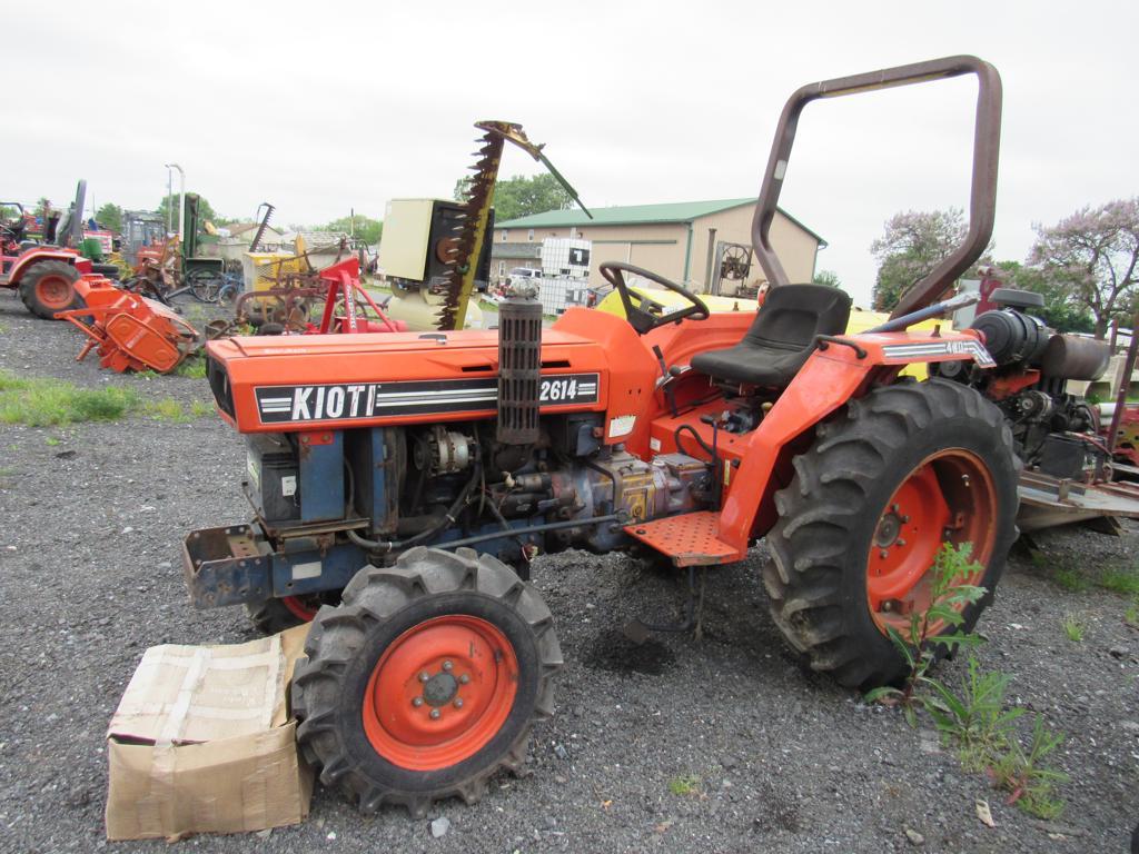Kioti LB2614 Tractor (has bad transmission), 4WD,