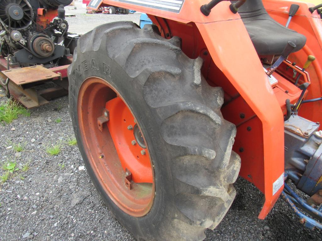 Kioti LB2614 Tractor (has bad transmission), 4WD,