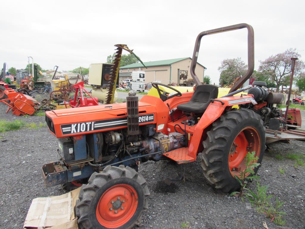 Kioti LB2614 Tractor (has bad transmission), 4WD,