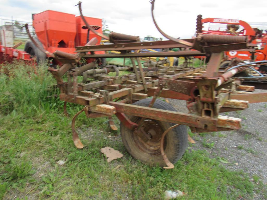 IH 20' Field Cultivator