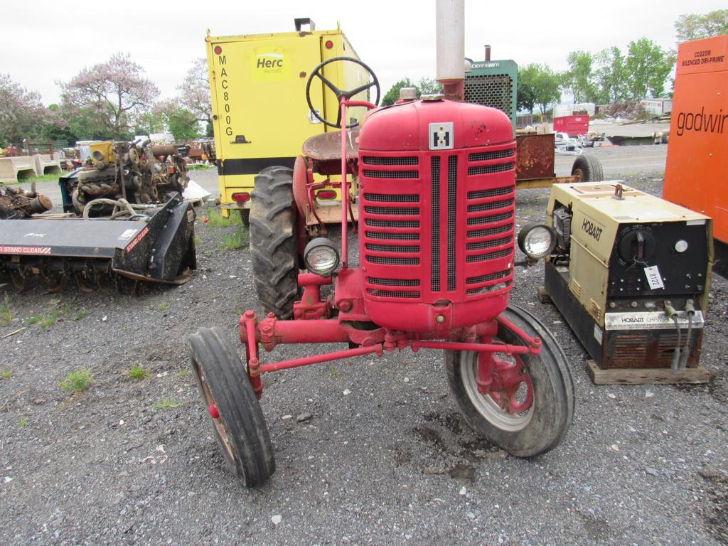 Farmall 130 Tractor, 2WD, Gas