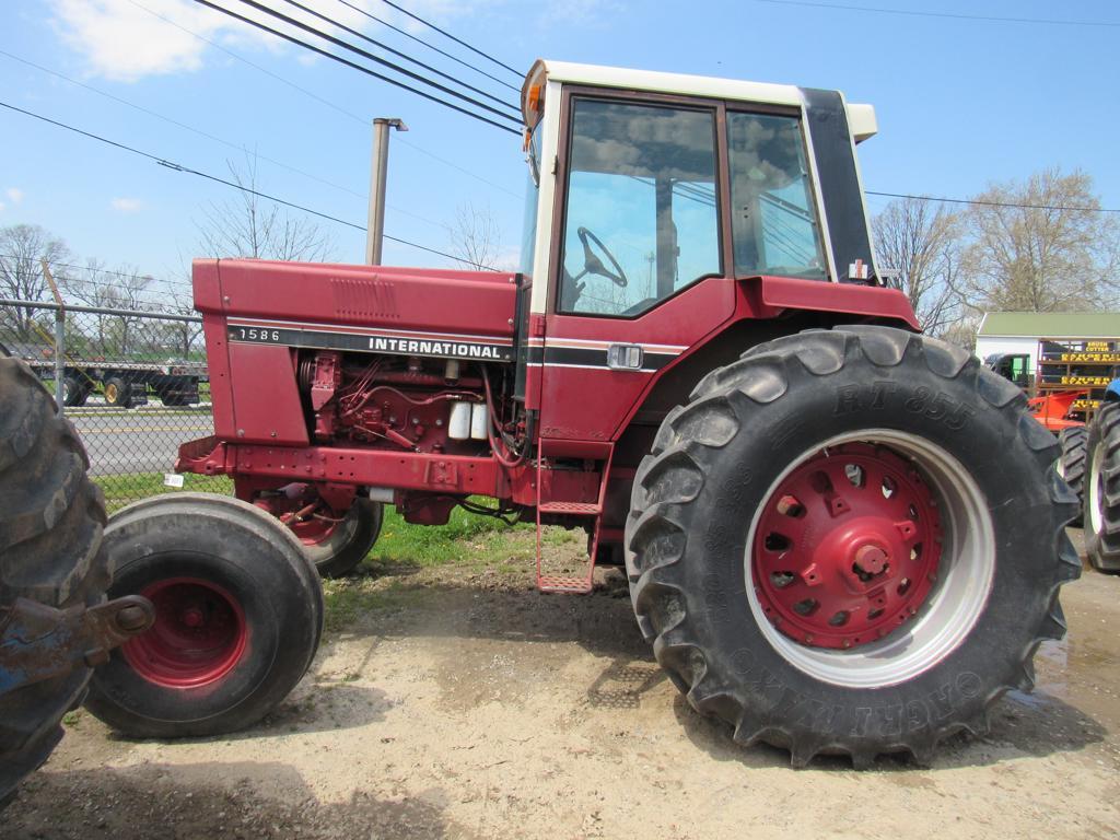 International 1586 Tractor