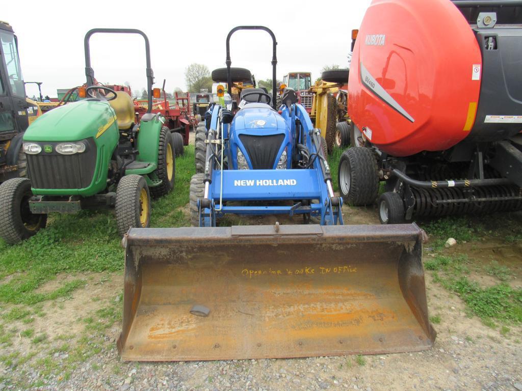 NH Boomer 33 w/ Loader, 4x4, HST, ROPS