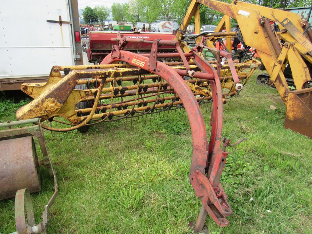 NH 256 Hay Rake