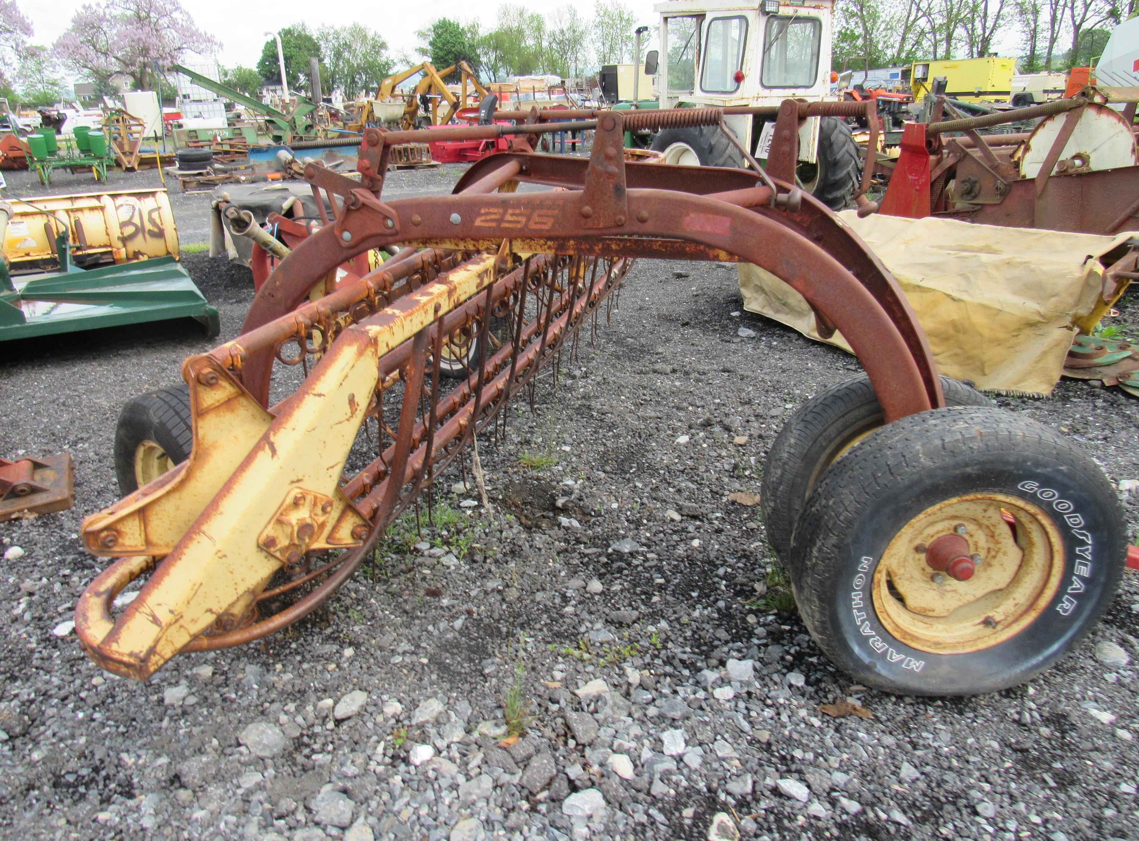 NH 256 Dolly Wheel Rake