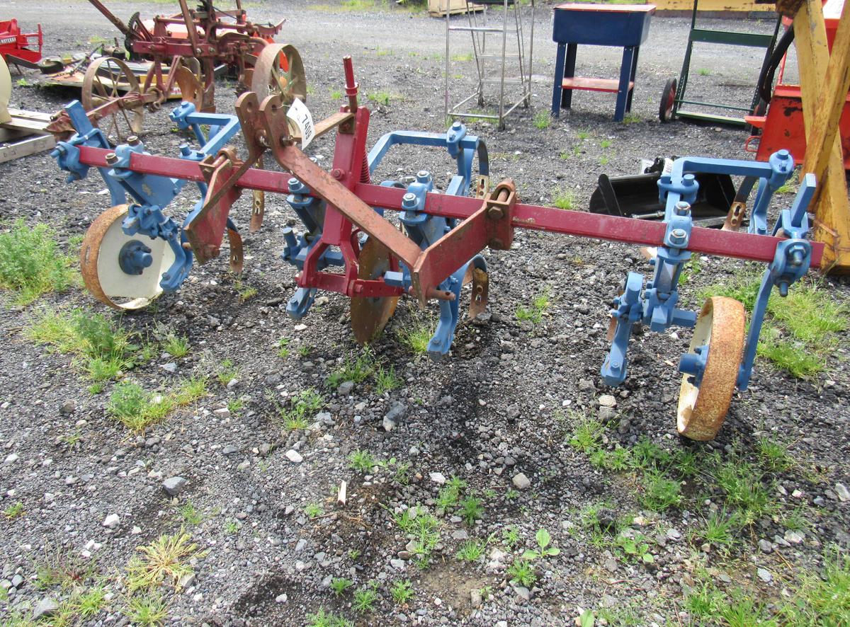 IH 2R 3pt Cultivator