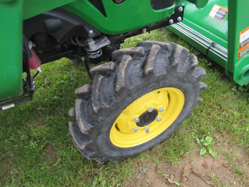 JD 3032E Tractor