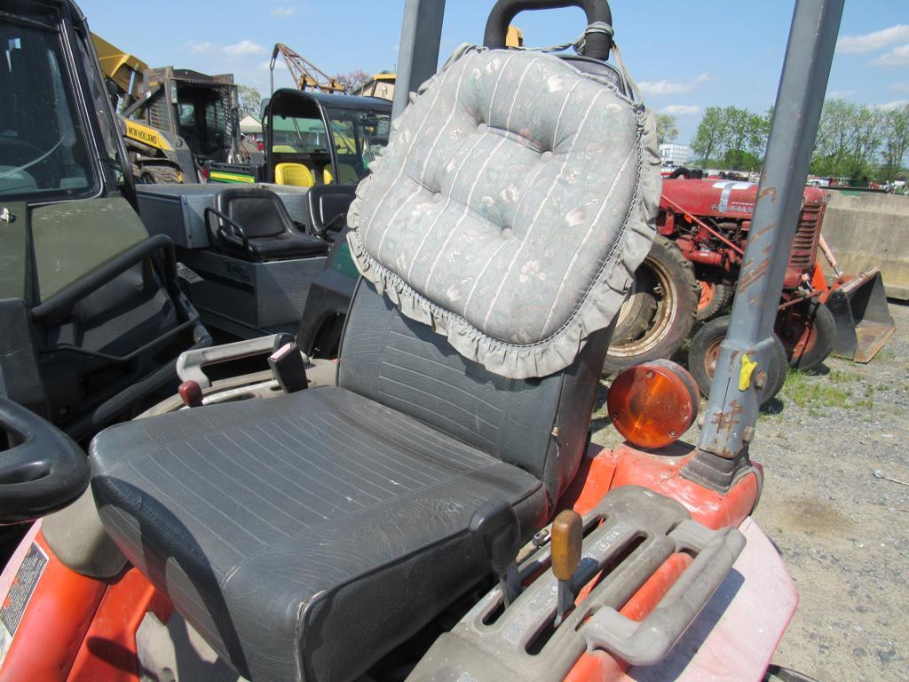 Kubota B2400 4x4 Tractor, ROPS, Dsl,